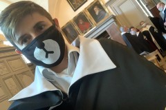 Un masque original, mais toujours en noir et blanc