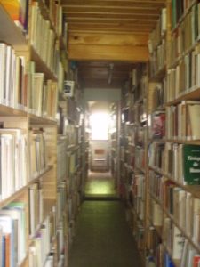 Roumanie : Bibliothèque du Prieuré Sfanta Cruce » (Stanceni)