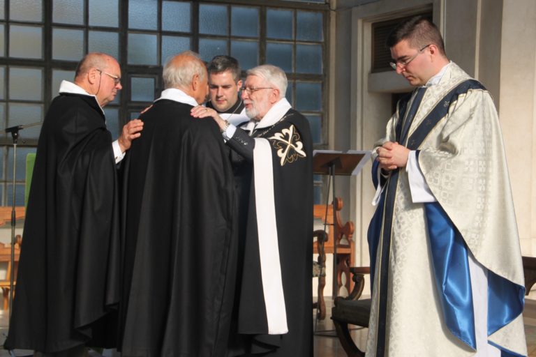 Chapitre-2021-Réception-du-manteau